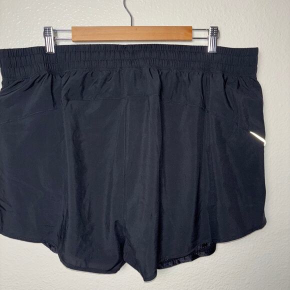 NWT Fabletics Perforated Run Shorts 5" Reflective Women's Size XXL/1X Black - Picture 12 of 16